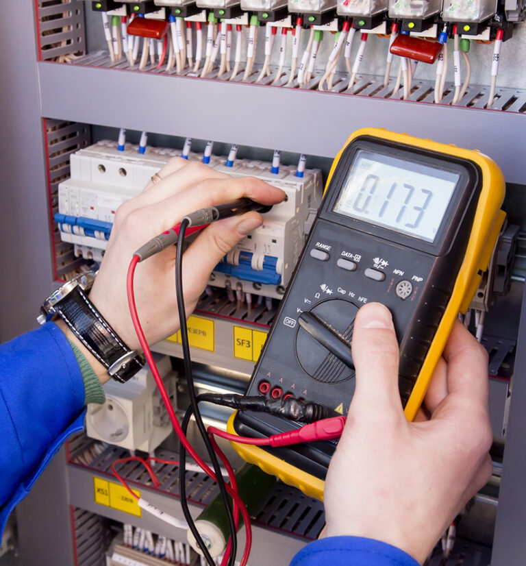 Photo of worker conducting electrical testing | Featured image for Instrumentation and Process Control Devices – Restricted Electrical Licence Course by Get Skilled Training